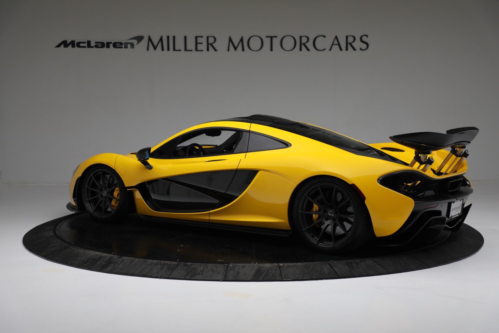 Used 2015 McLaren P1 RWD image 3