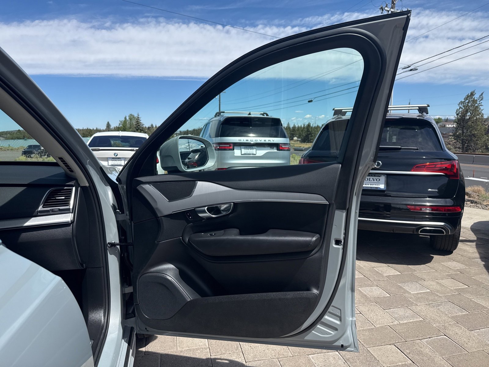 Used 2025 Volvo XC90 B5 Core image 15