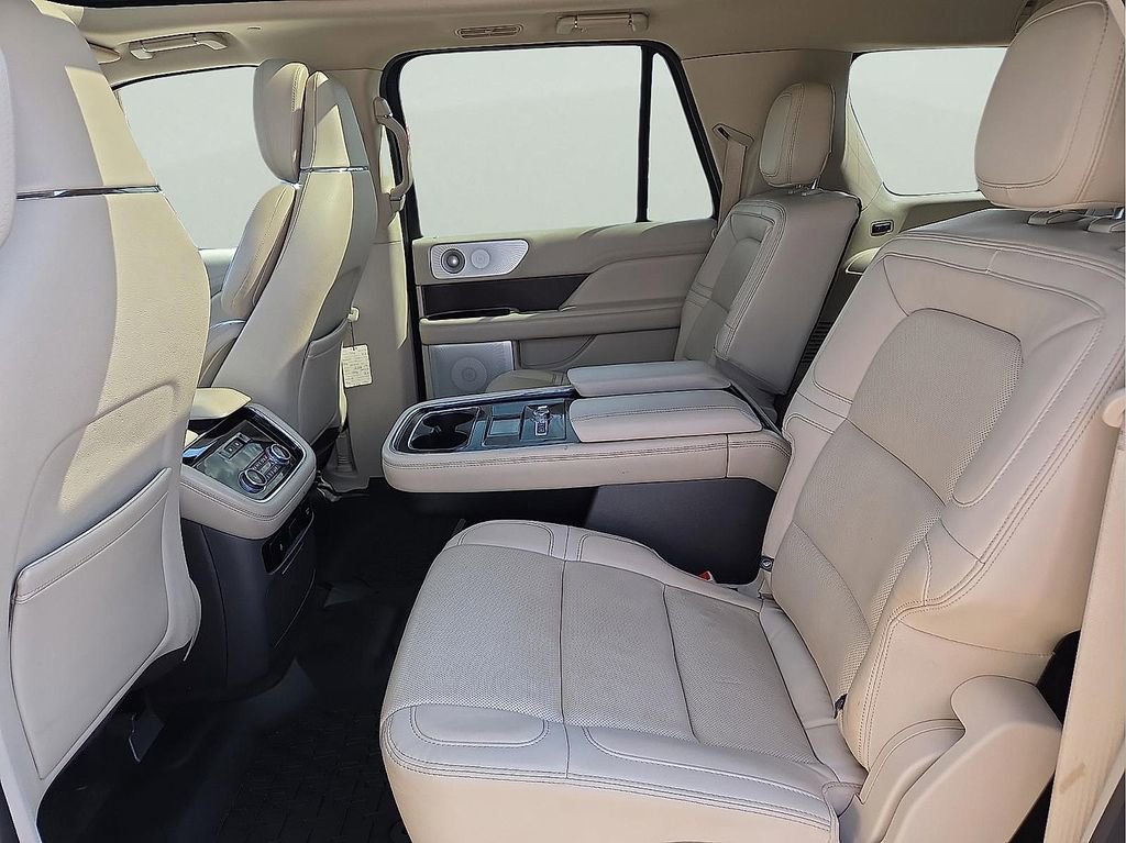 Used 2020 Lincoln Navigator L Reserve w/ Luxury Package AWD/4WD image 13