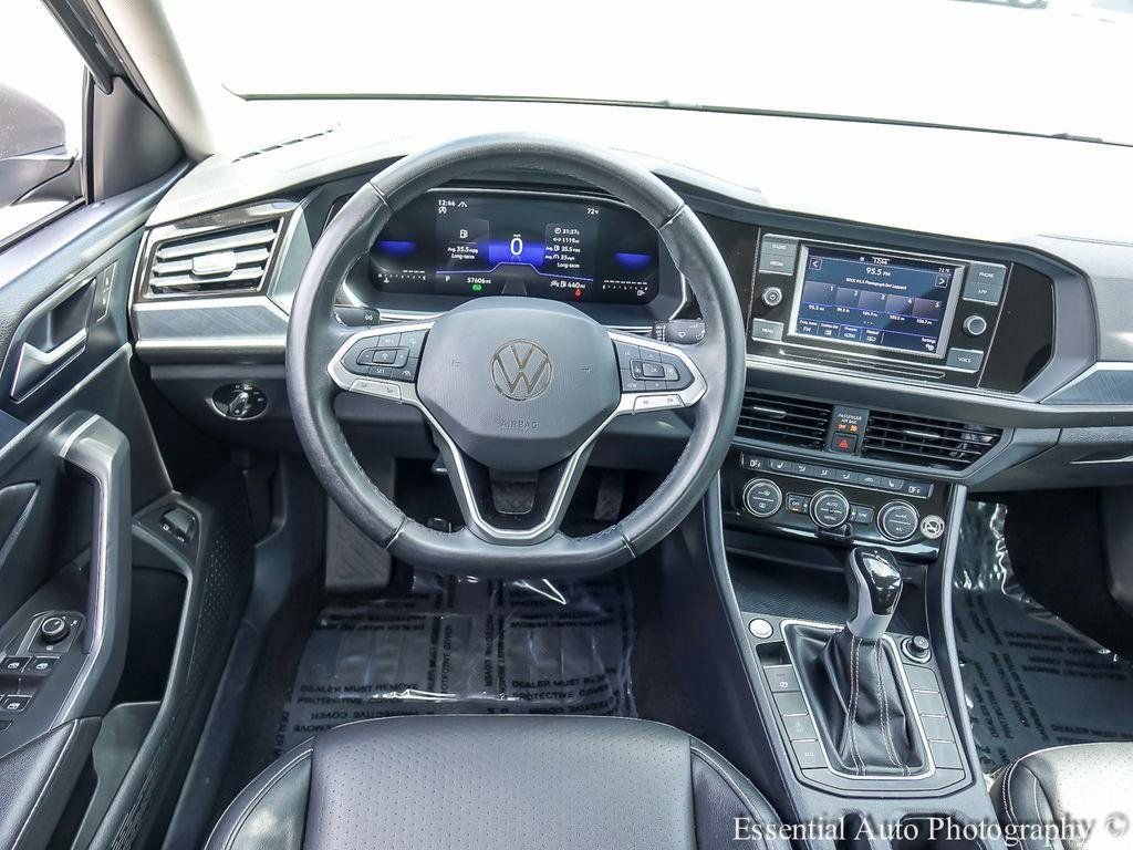 Used 2024 Volkswagen Jetta SE FWD image 12