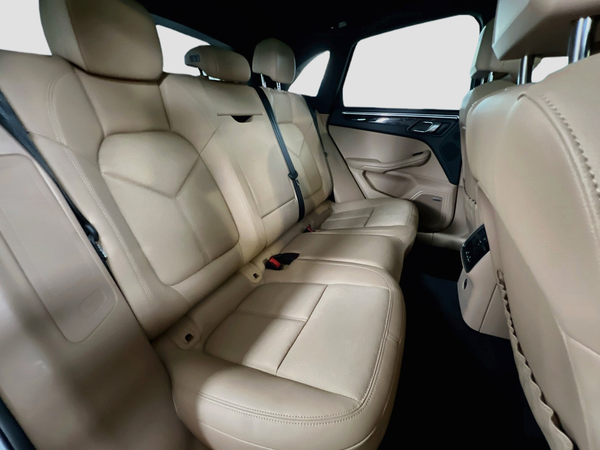 Certified 2023 Porsche Macan S AWD/4WD image 29