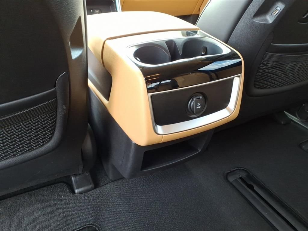 Used 2024 Kia Carnival EX image 33