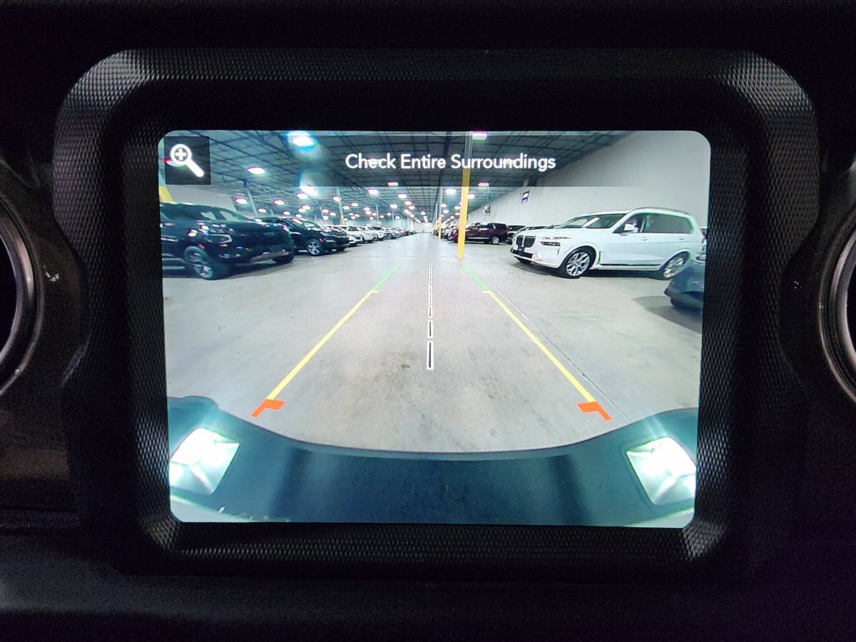Used 2022 Jeep Gladiator Overland w/ LED Lighting Group AWD/4WD image 38