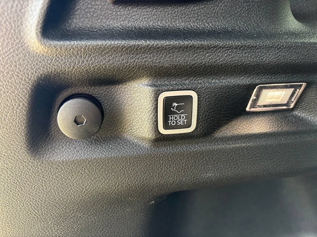 Used 2023 Jeep Grand Cherokee L Limited AWD/4WD image 55