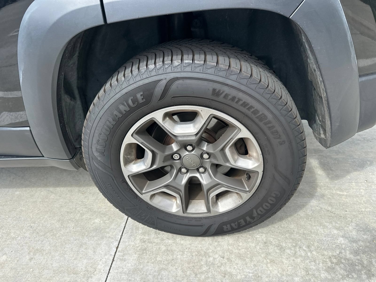 Used 2019 Jeep Cherokee Trailhawk w/ Cold Weather Group AWD/4WD image 17