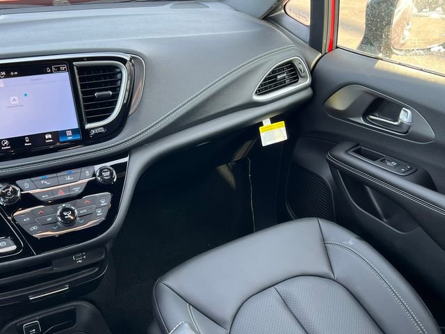 New 2026 Chrysler Pacifica Select AWD/4WD image 36