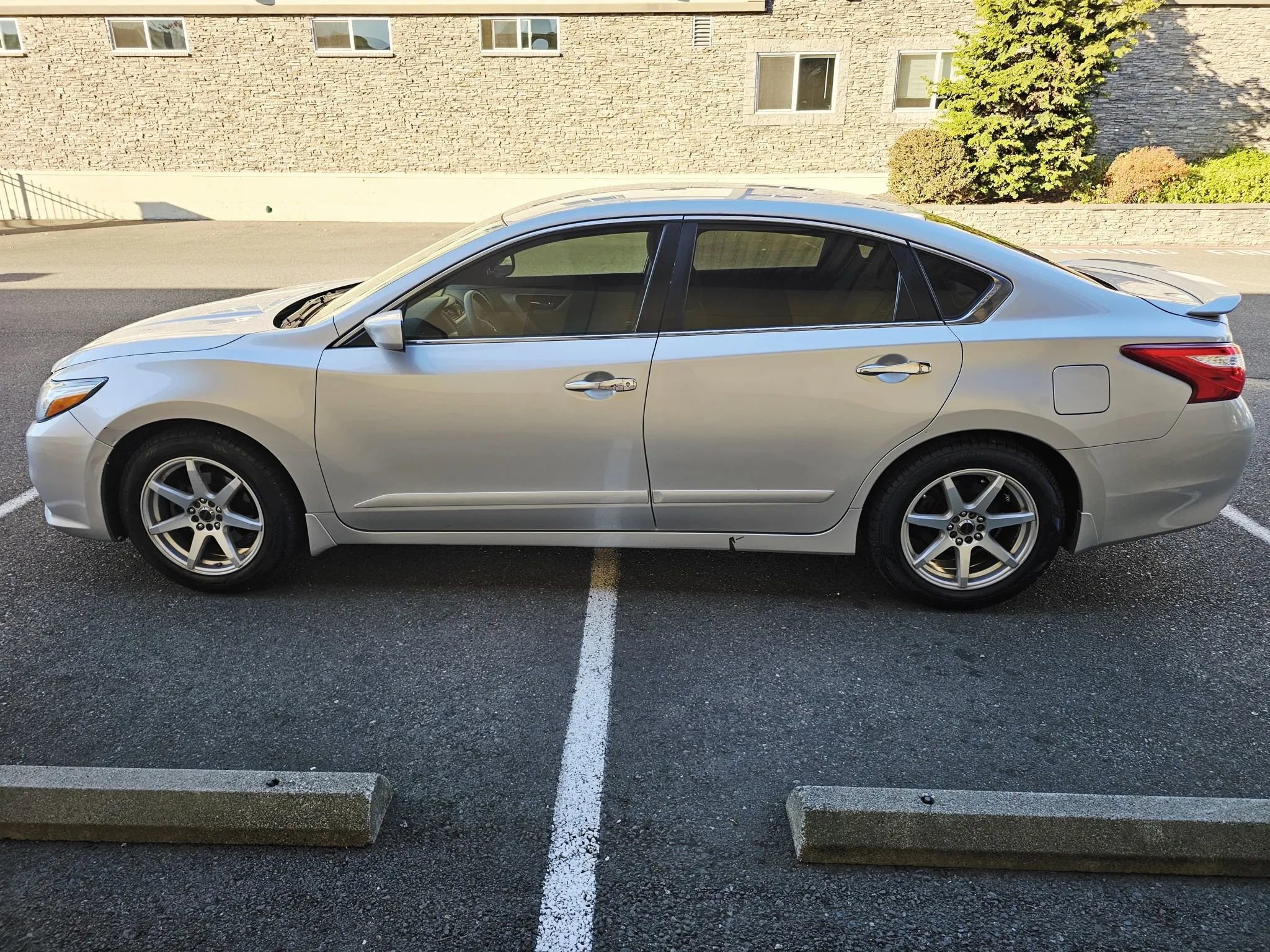 Used 2016 Nissan Altima 2.5 S w/ Power Driver Seat Package image 2