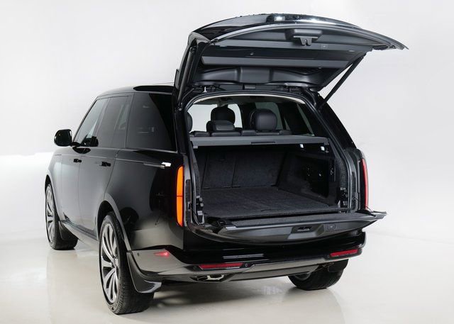 New 2026 Land Rover Range Rover SE image 29