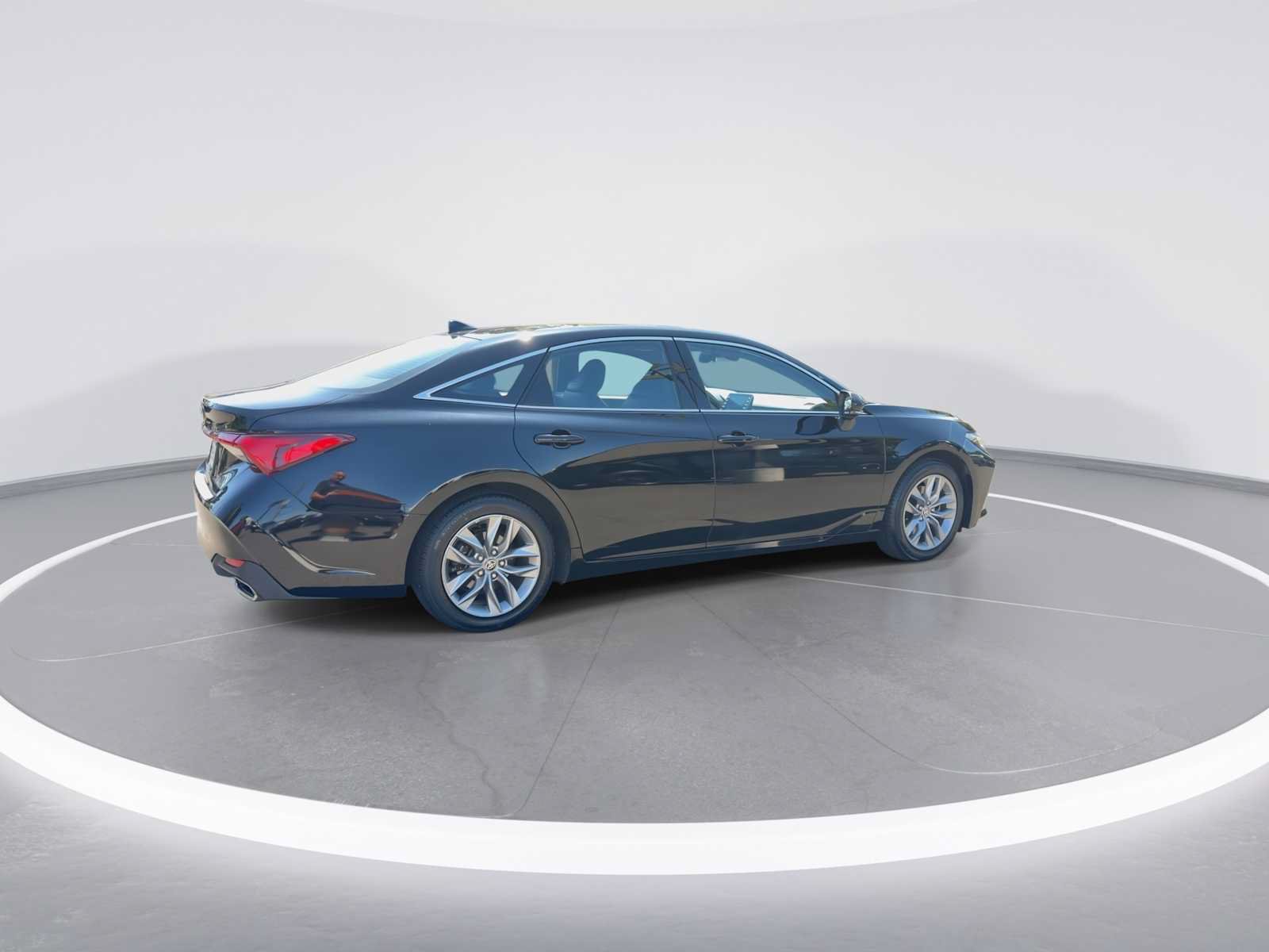 Certified 2022 Toyota Avalon XLE w/ Moonroof Package FWD image 8
