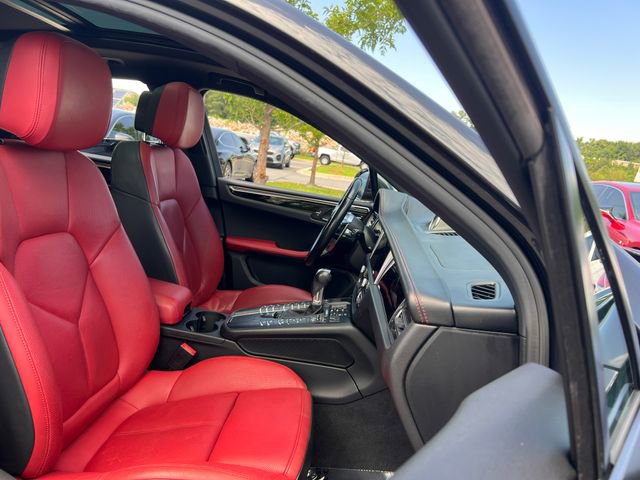 Used 2019 Porsche Macan AWD/4WD image 31