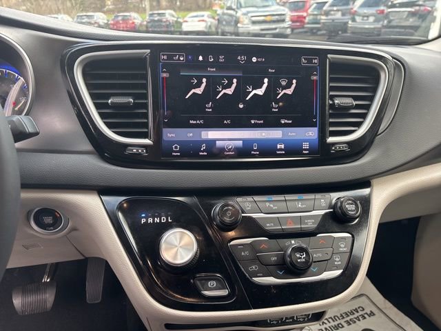 Used 2024 Chrysler Pacifica Touring-L image 13