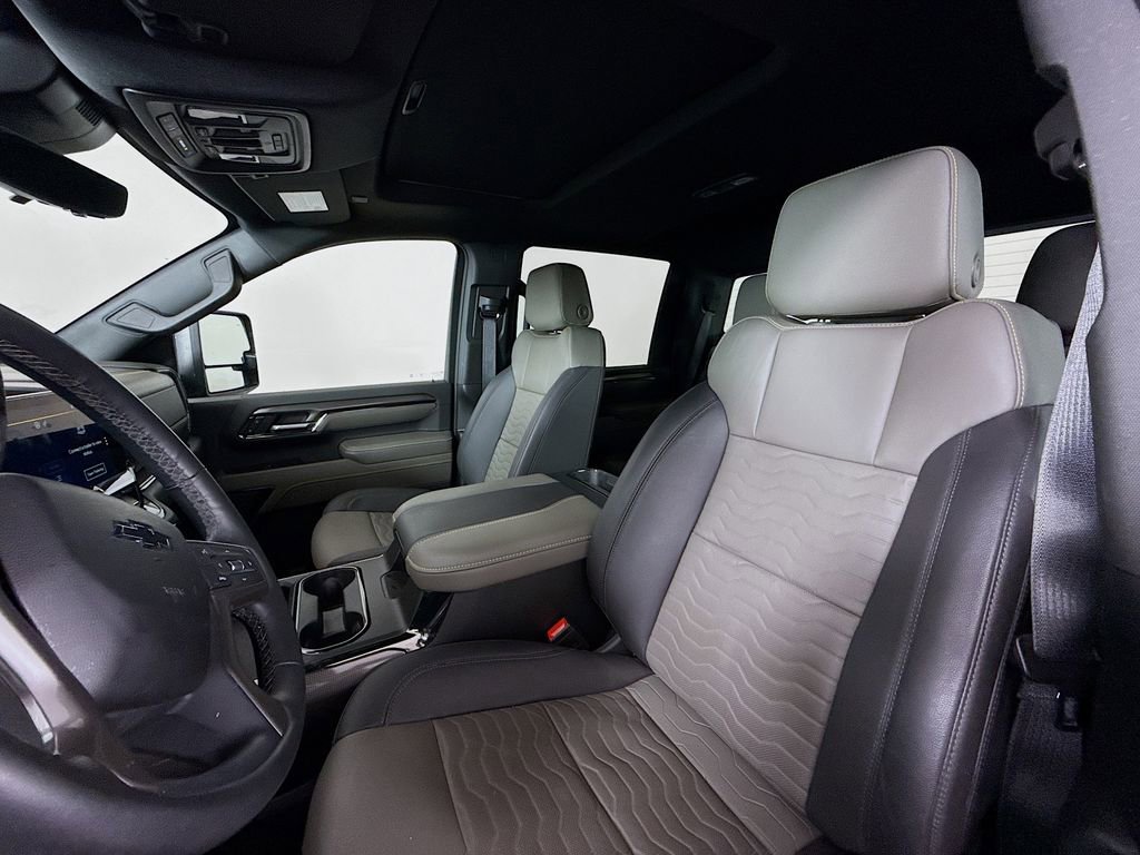 Used 2024 Chevrolet Silverado 2500 ZR2 w/ Technology Package image 11
