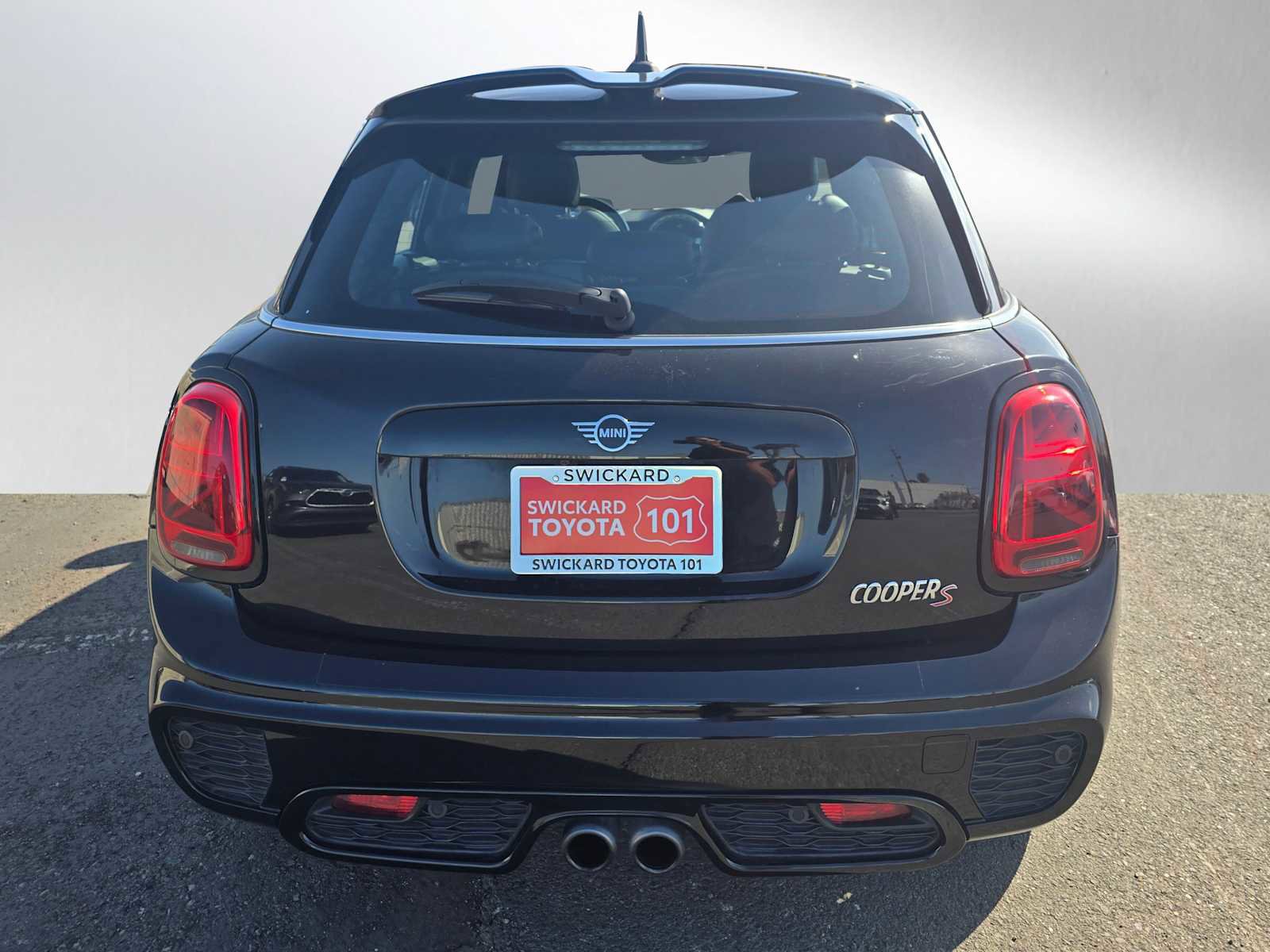 Used 2019 MINI Cooper S w/ Premium Package image 4