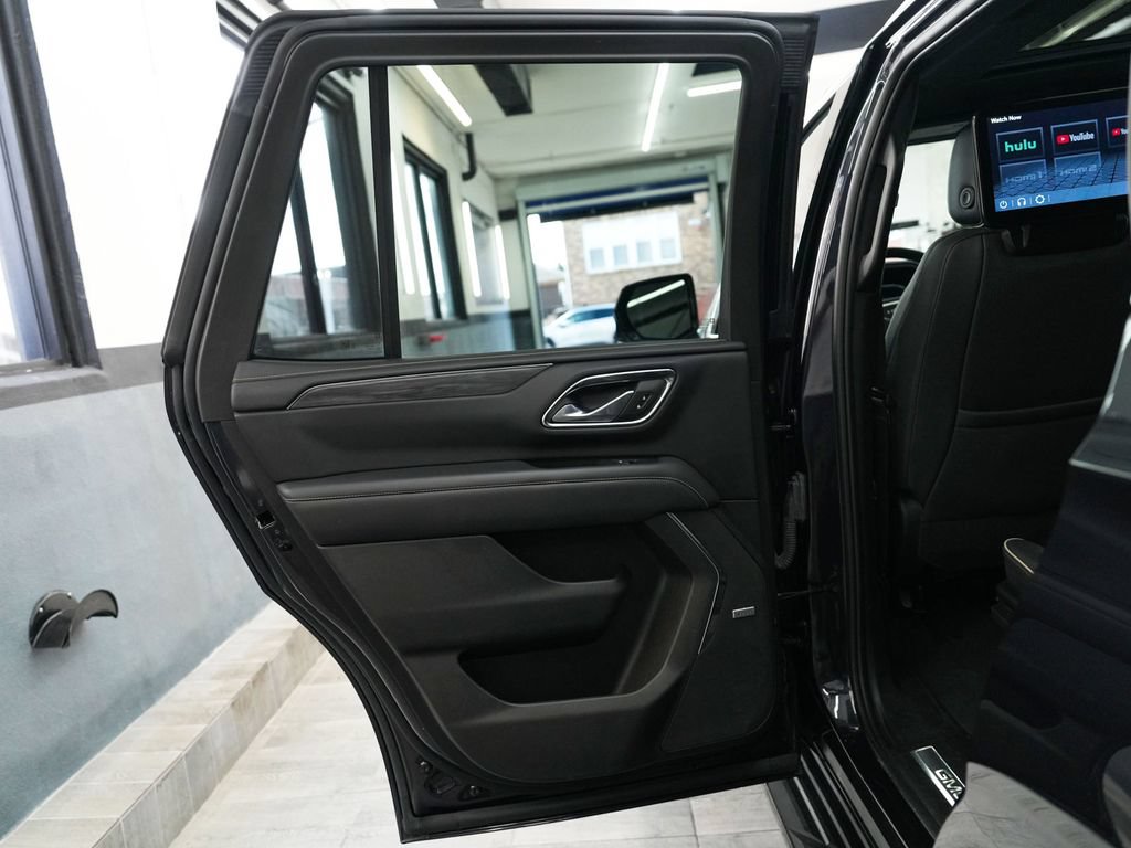 Used 2023 GMC Yukon SLT w/ SLT Premium Package AWD/4WD image 13