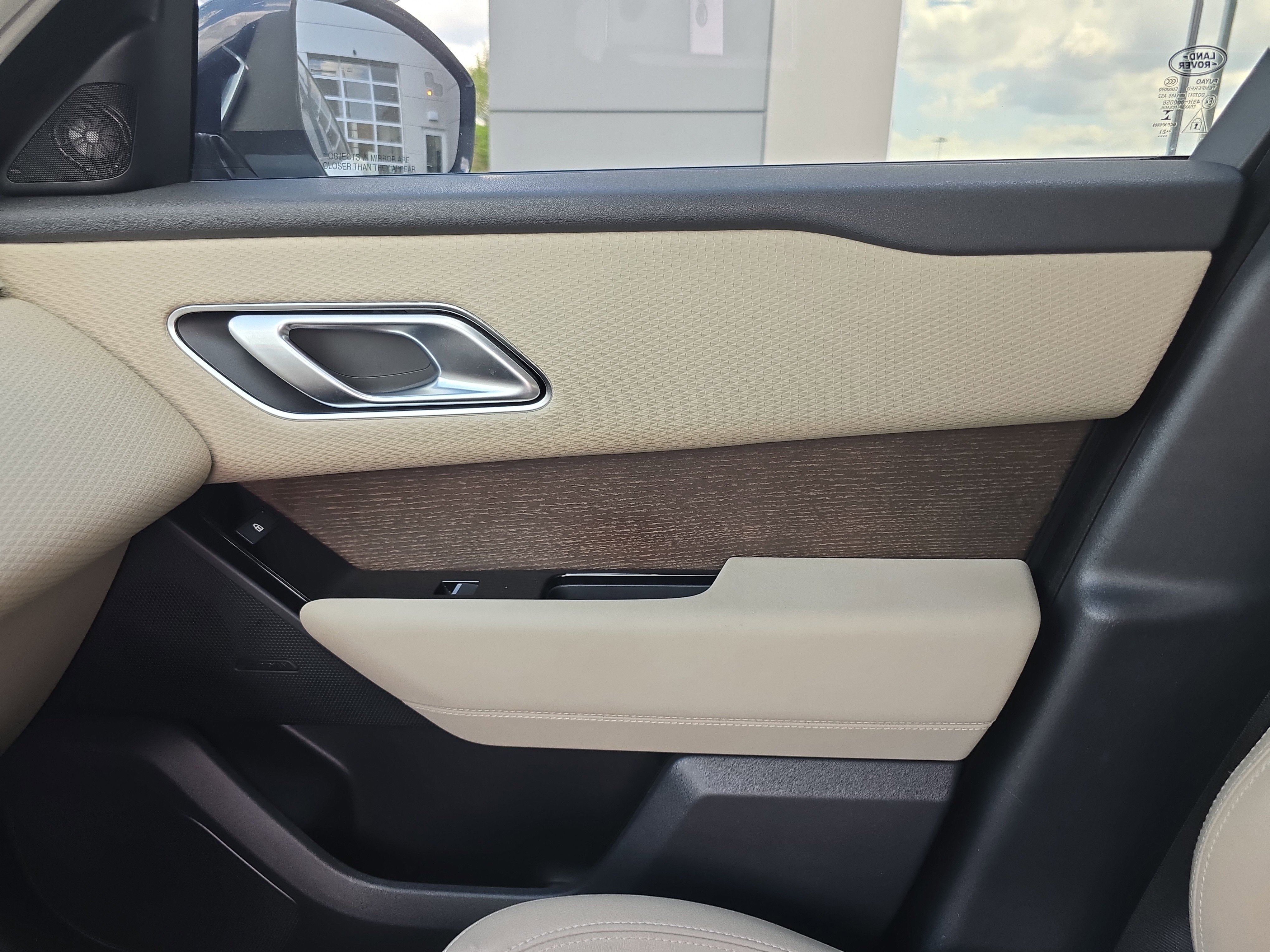 Used 2022 Land Rover Range Rover Velar S image 24