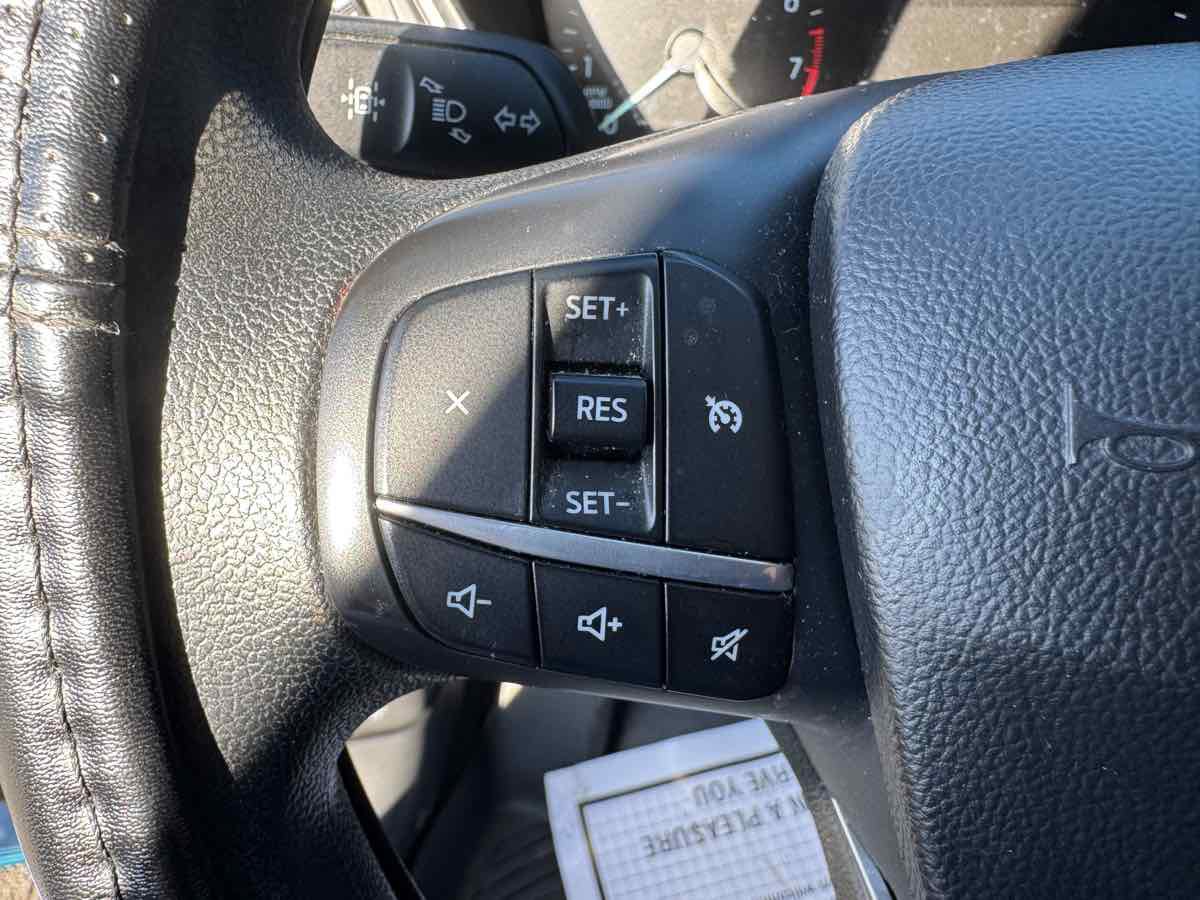 Used 2020 Ford Escape SE image 13