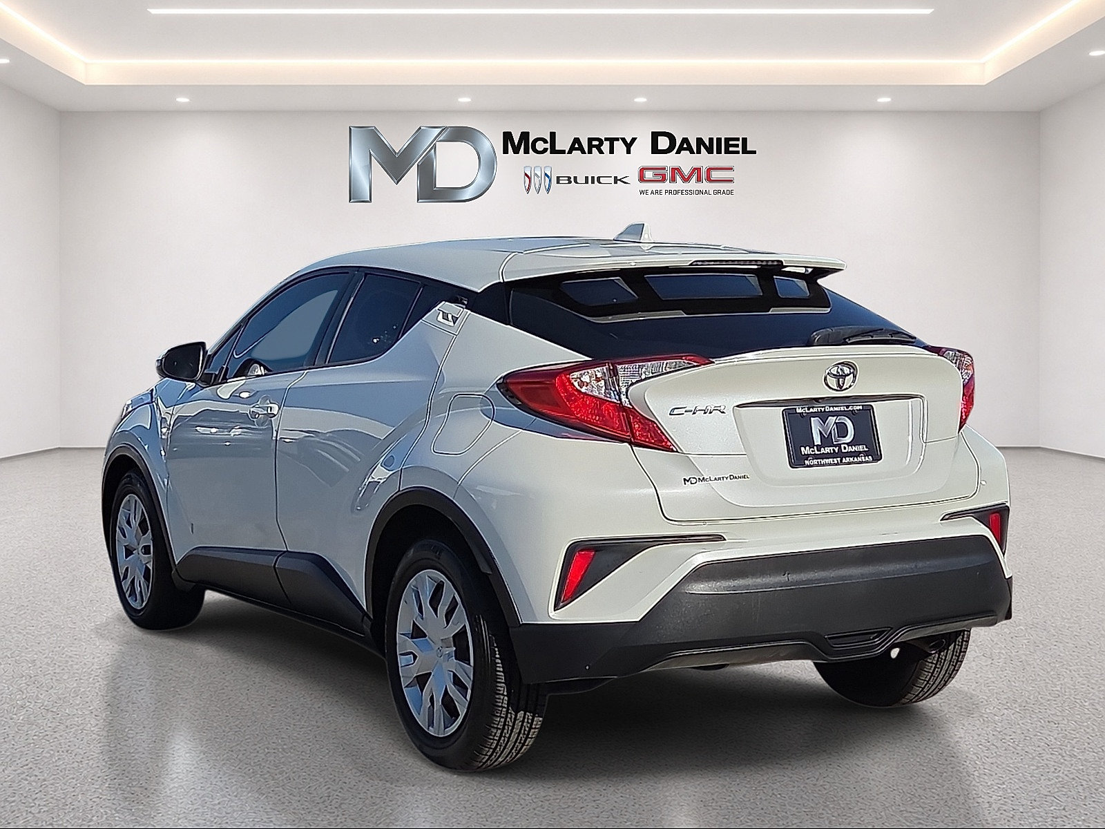 Used 2019 Toyota C-HR LE FWD image 4