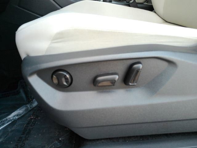 Used 2018 Volkswagen Tiguan SEL image 13