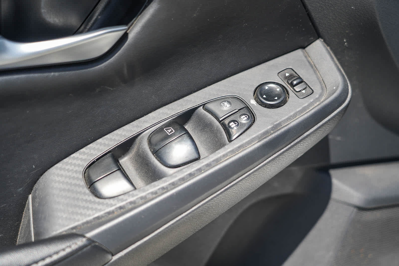 Used 2024 Nissan Sentra SV FWD image 14