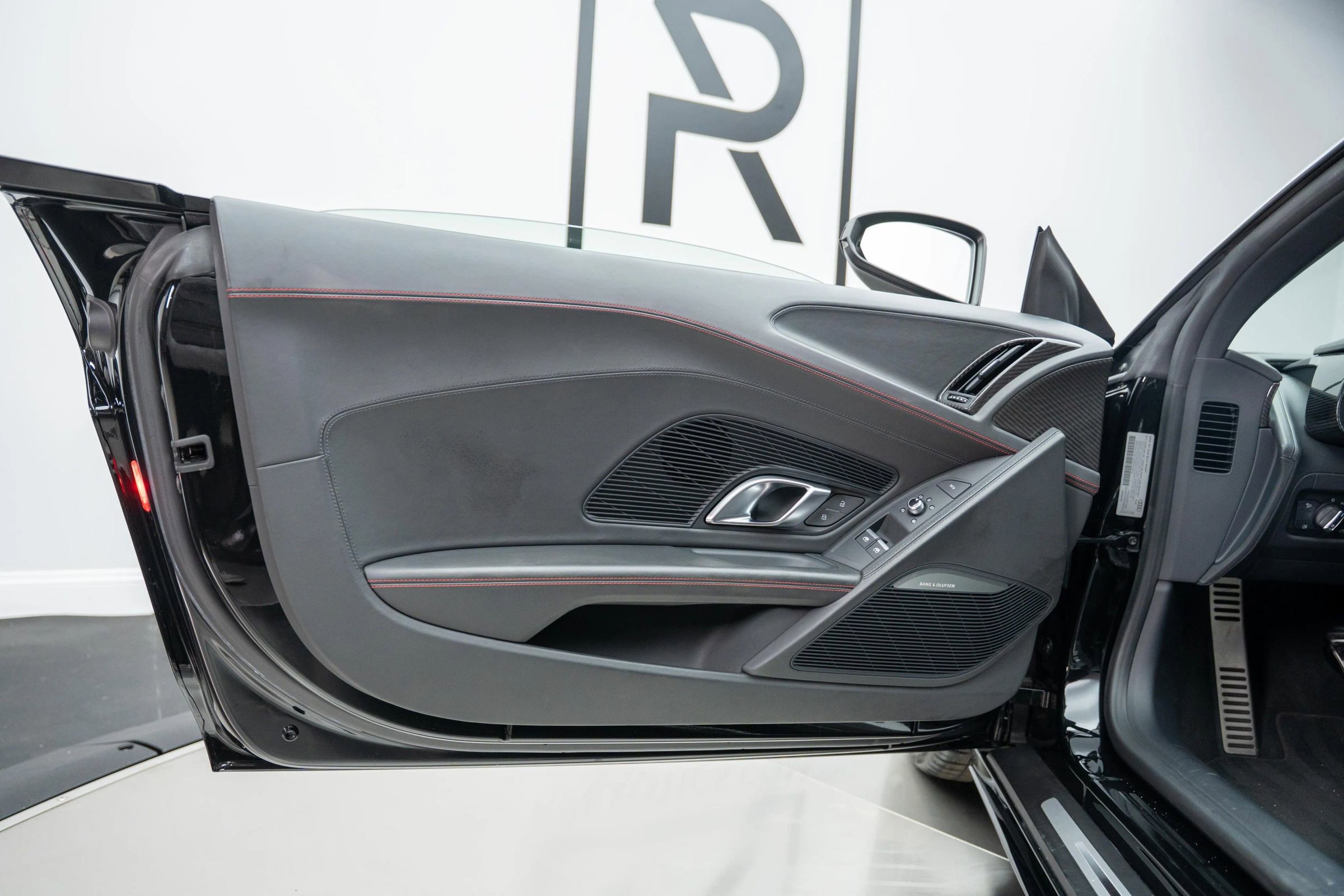 Used 2021 Audi R8 V10 w/ Premium Package image 26