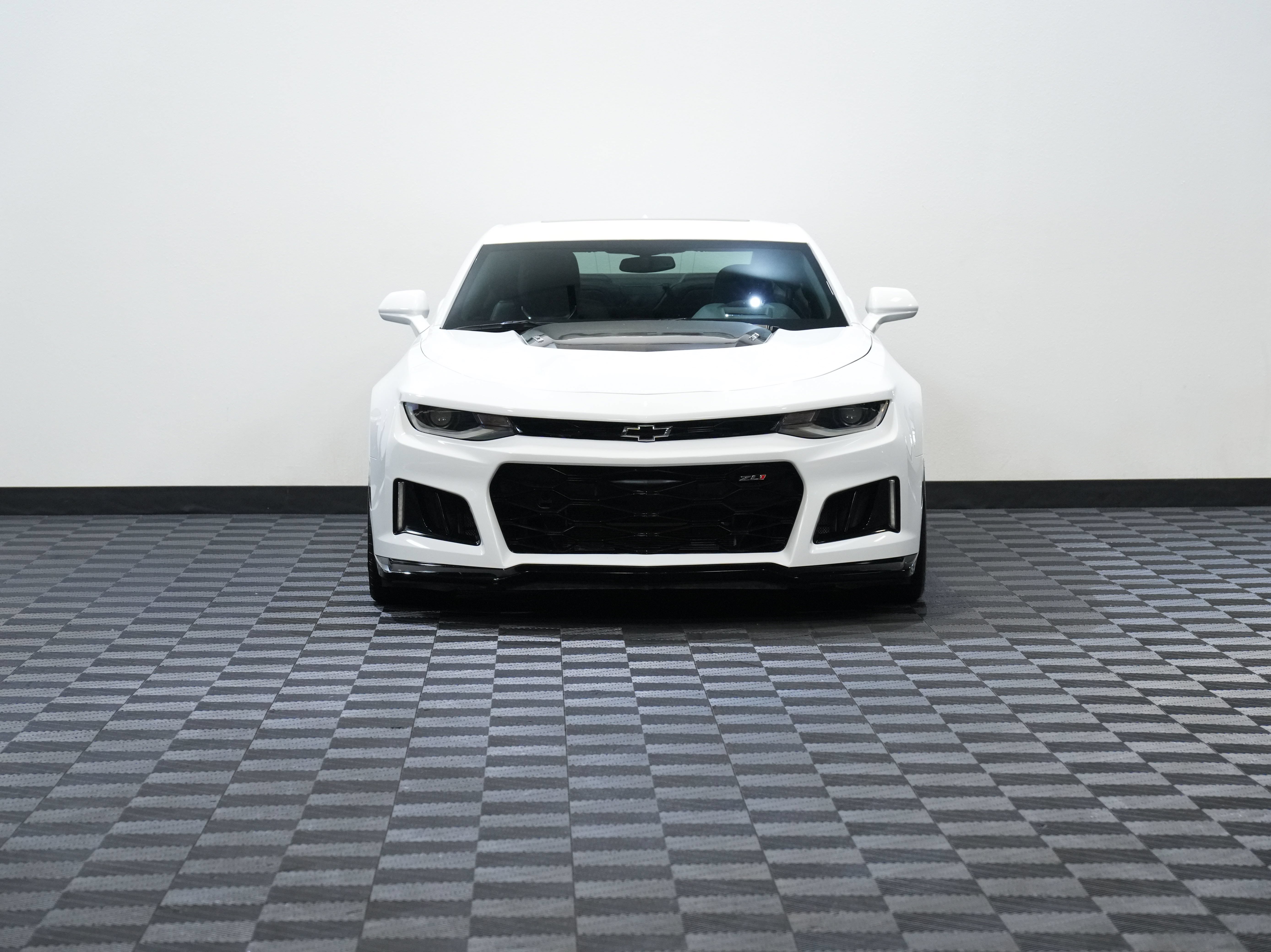 Used 2018 Chevrolet Camaro ZL1 RWD image 4