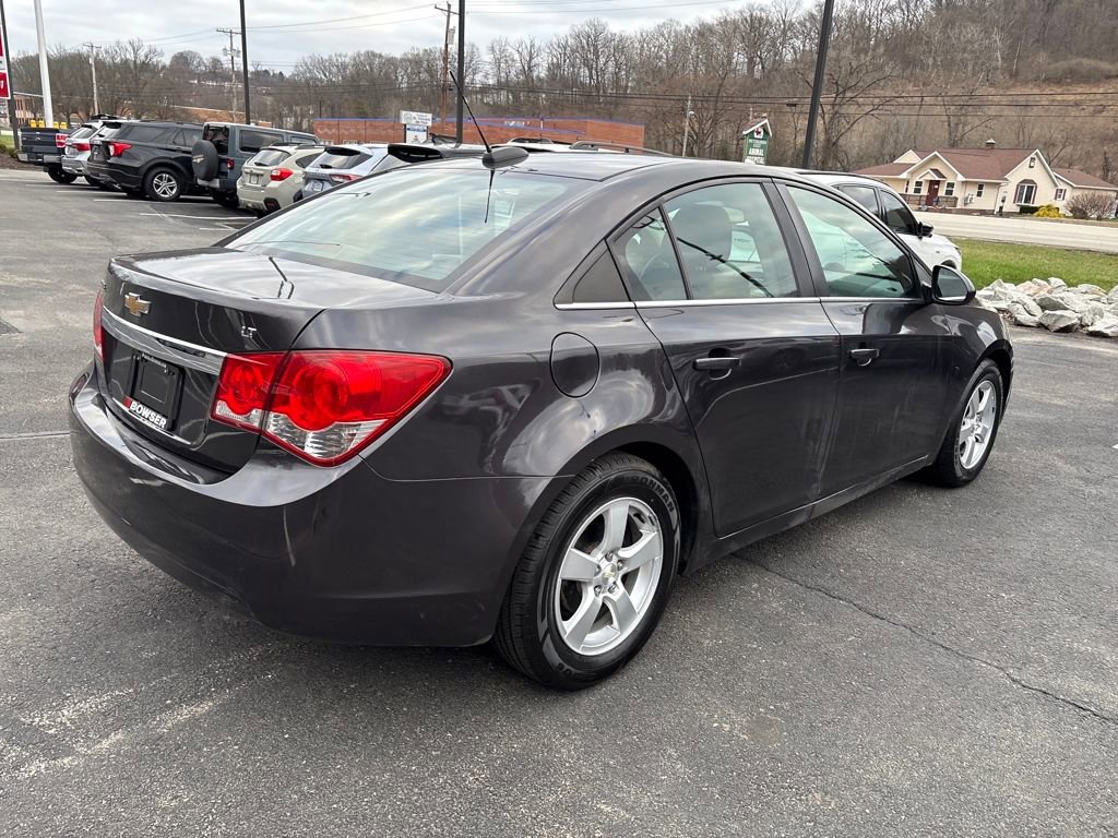 Used 2016 Chevrolet Cruze LT w/ Technology Package FWD image 5