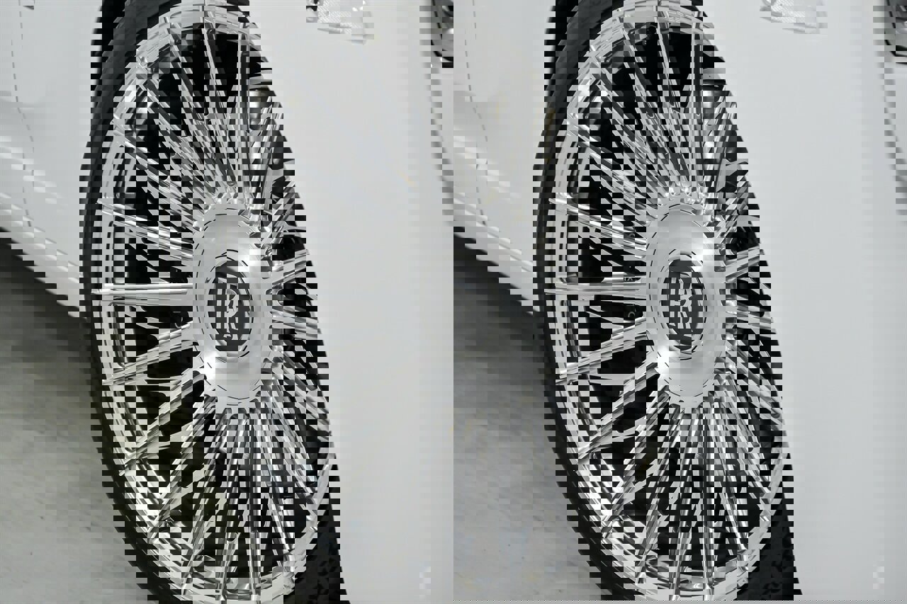 Used 2019 Rolls-Royce Ghost Extended Wheelbase image 4