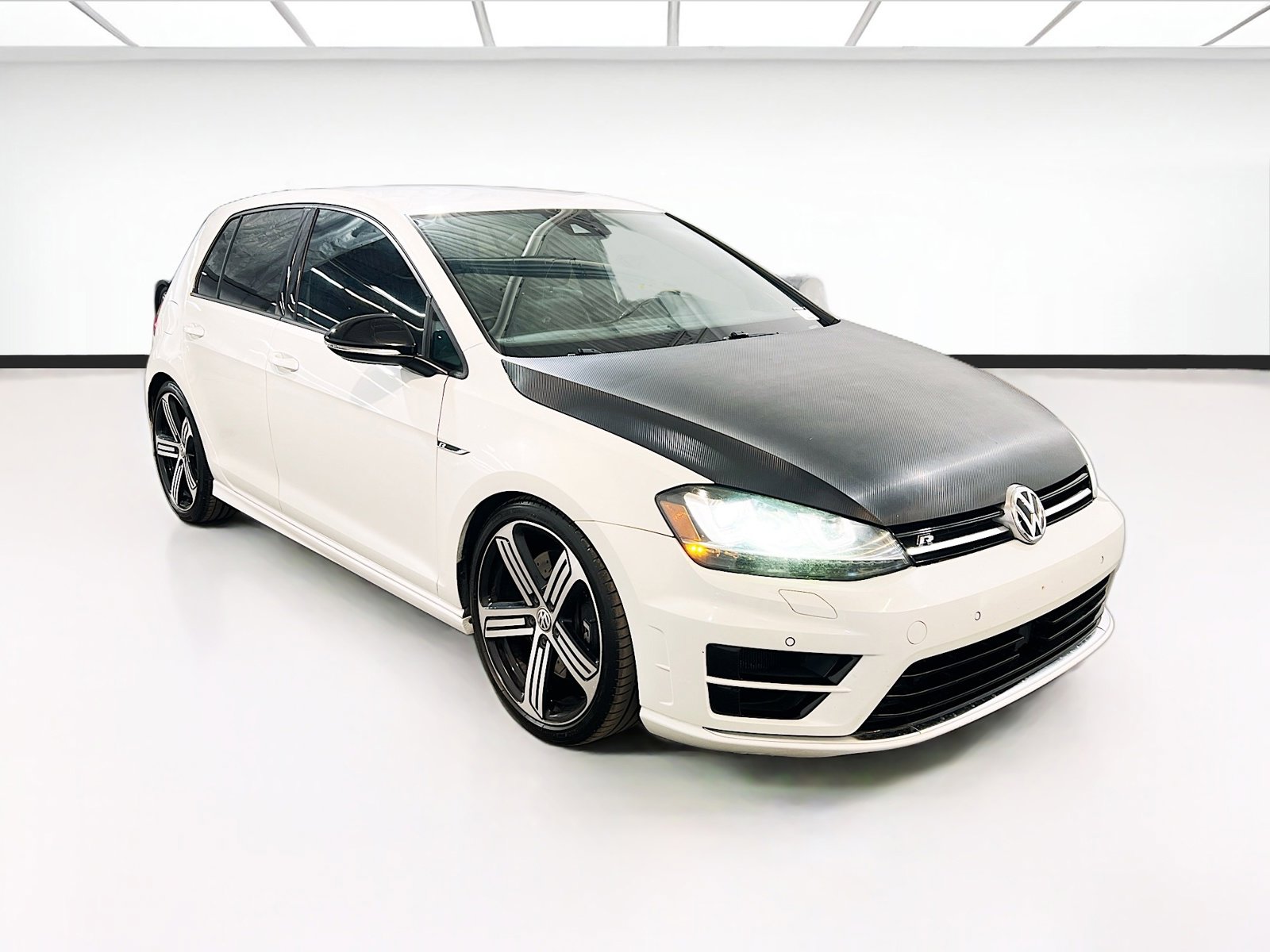 Used 2016 Volkswagen Golf R 4-Door image 3