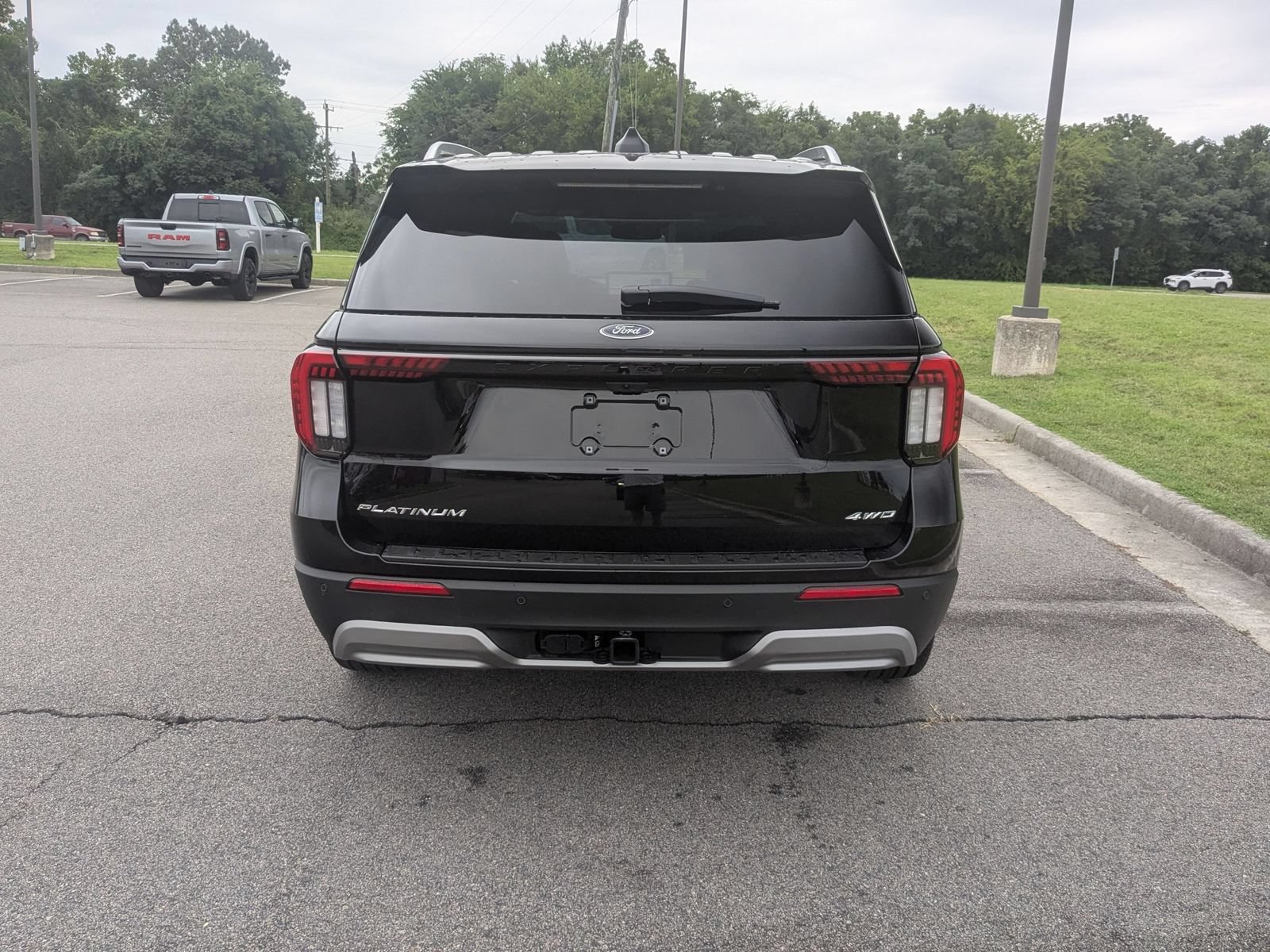 New 2026 Ford Explorer Platinum w/ LUX Leather Package AWD/4WD image 4