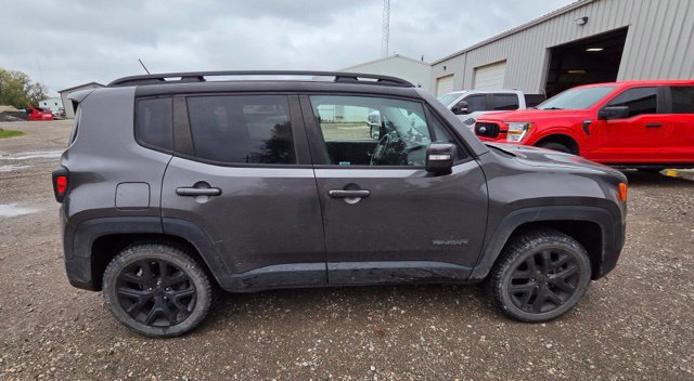 Used 2016 Jeep Renegade Latitude AWD/4WD image 3