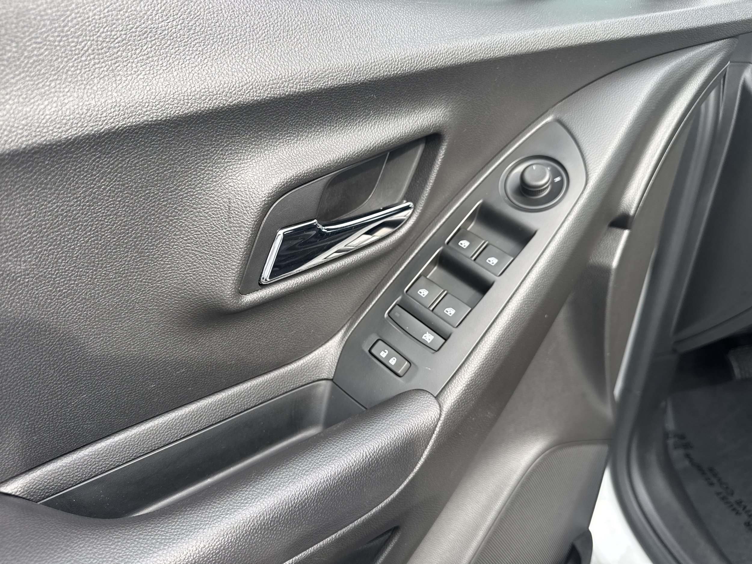 Used 2020 Chevrolet Trax LT w/ LT Convenience Package FWD image 6