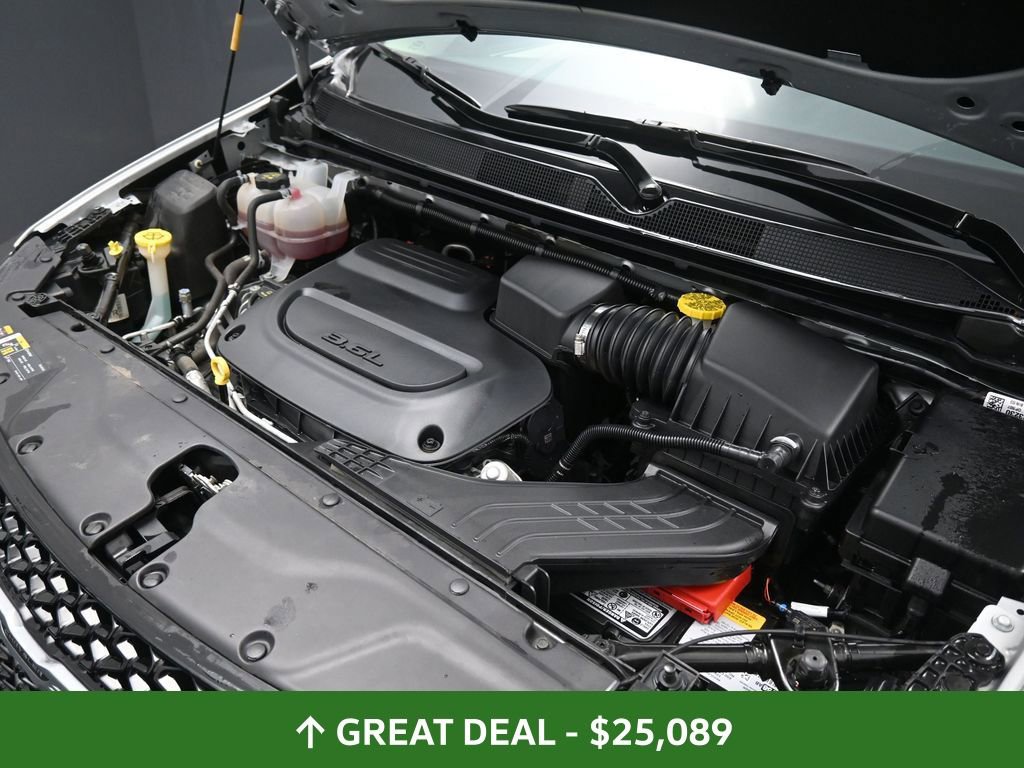 Used 2024 Chrysler Pacifica Touring-L image 14