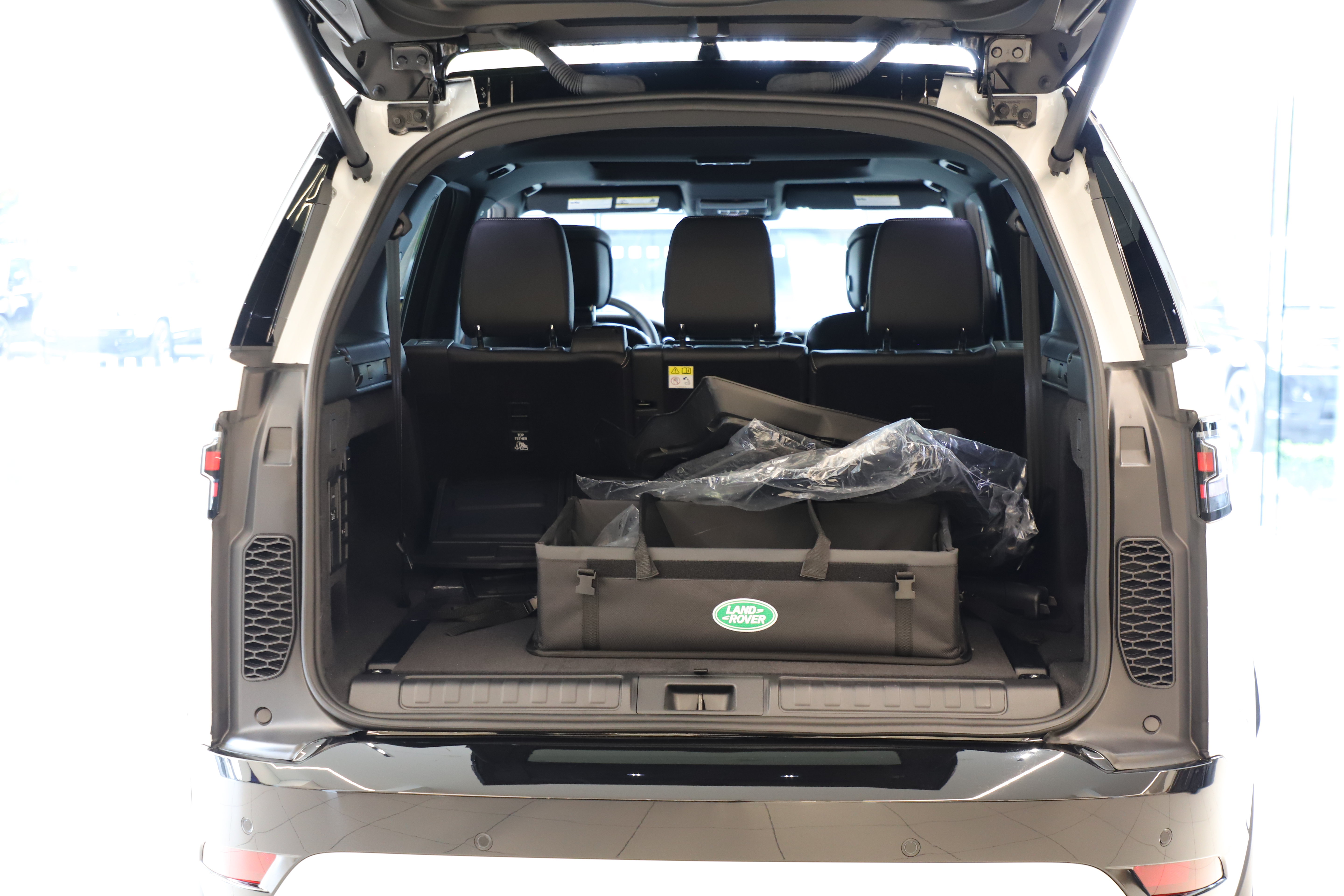 New 2026 Land Rover Discovery Dynamic SE AWD/4WD image 24