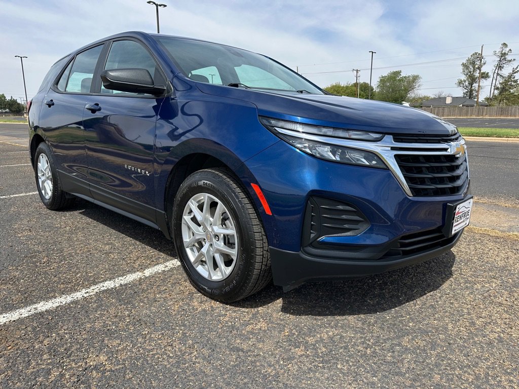 Used 2022 Chevrolet Equinox LS FWD image 2