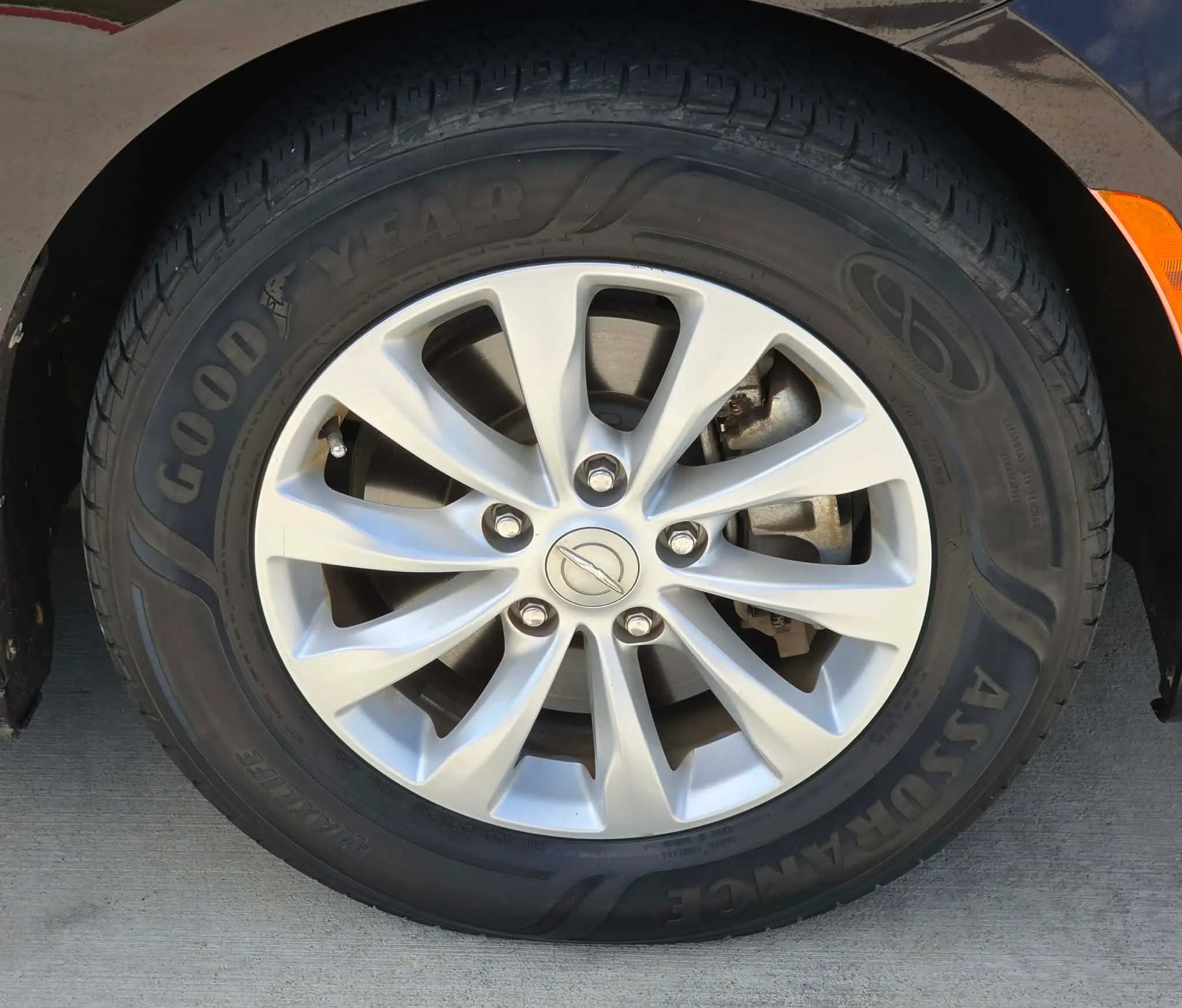 Used 2017 Chrysler Pacifica Touring-L FWD image 35