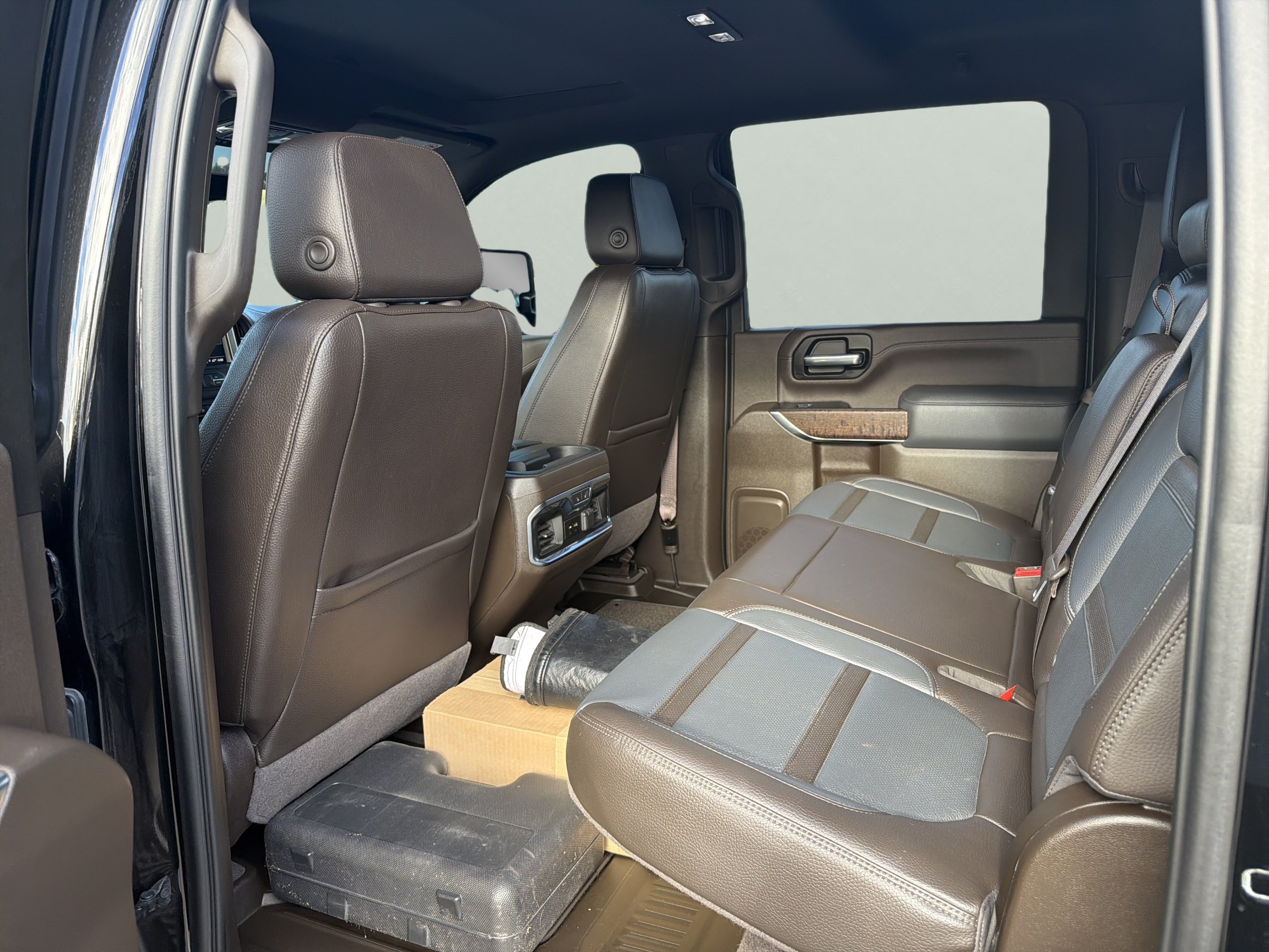 Used 2022 GMC Sierra 3500 Denali w/ Denali Black Diamond Edition AWD/4WD image 12