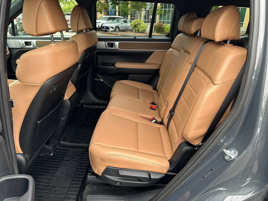 Certified 2025 Hyundai Santa Fe Limited AWD/4WD image 15