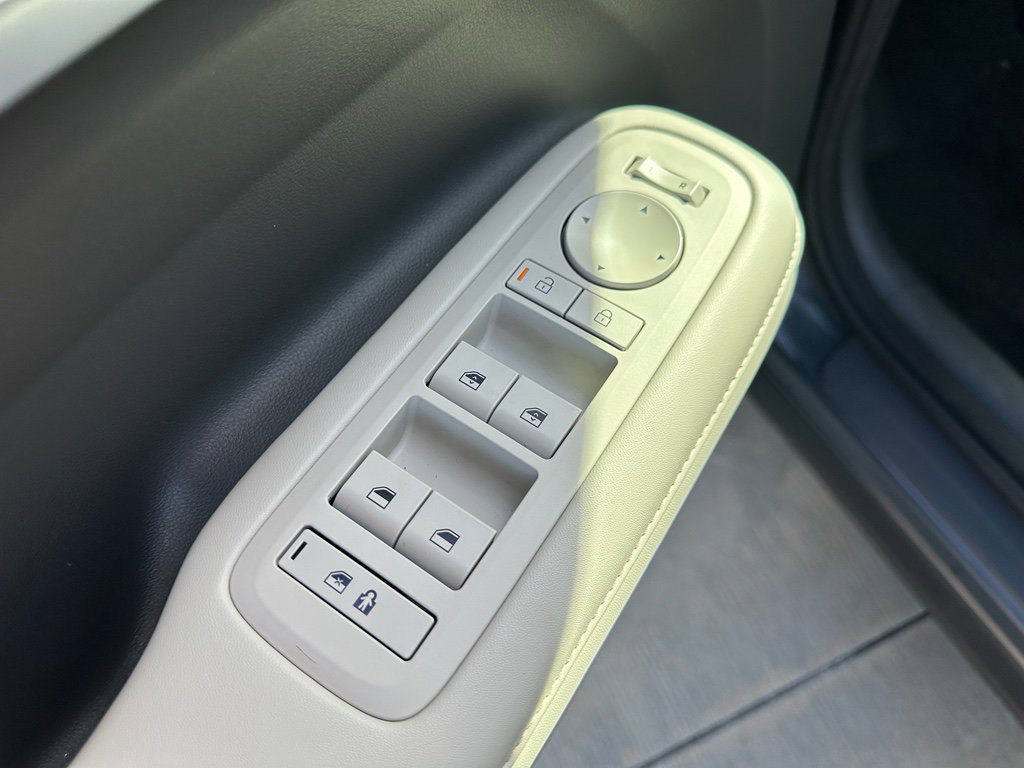 Used 2025 Hyundai Santa Fe SEL image 10