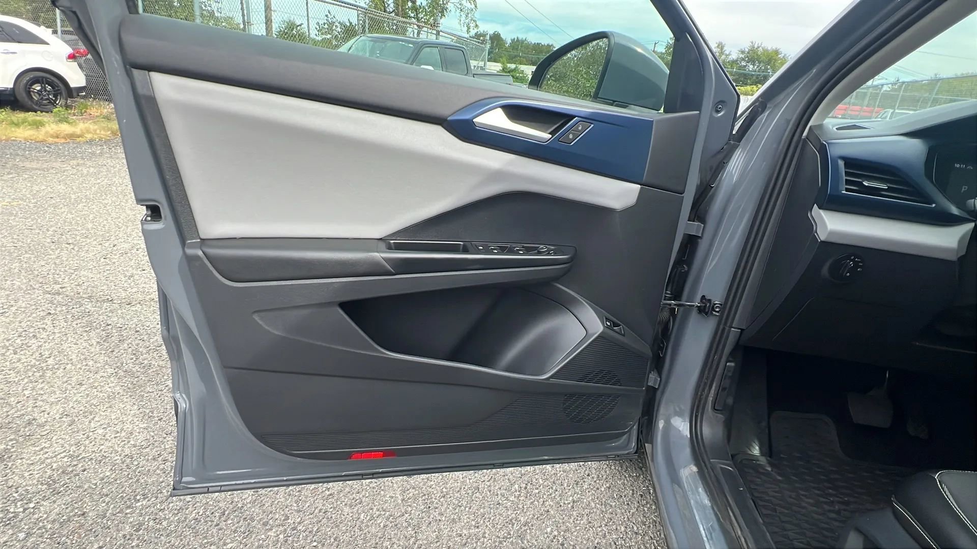 Used 2022 Volkswagen Taos SE image 21