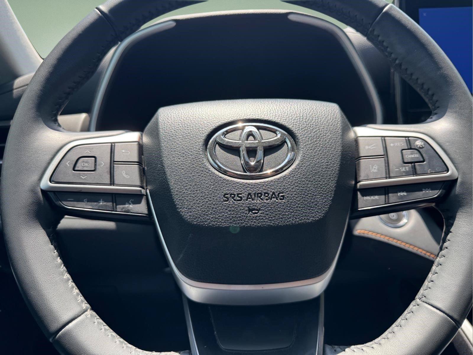 Used 2023 Toyota Highlander Bronze Edition FWD image 21