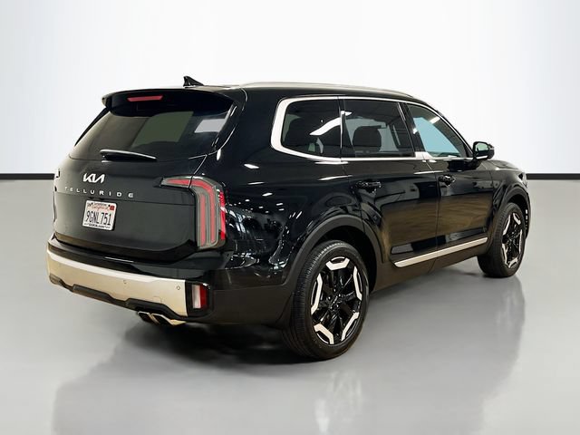 Certified 2023 Kia Telluride EX w/ EX Captain's Chair Package FWD image 7