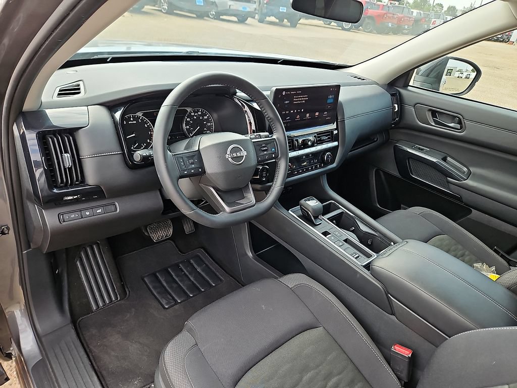 Used 2026 Nissan Pathfinder SV FWD image 14