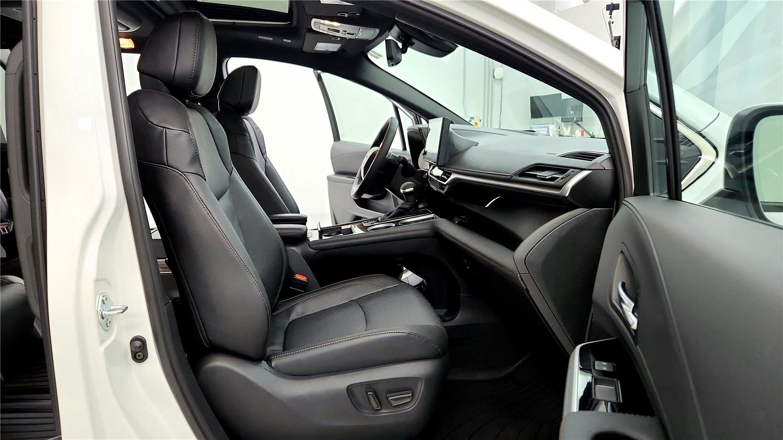 Used 2026 Toyota Sienna Platinum image 17