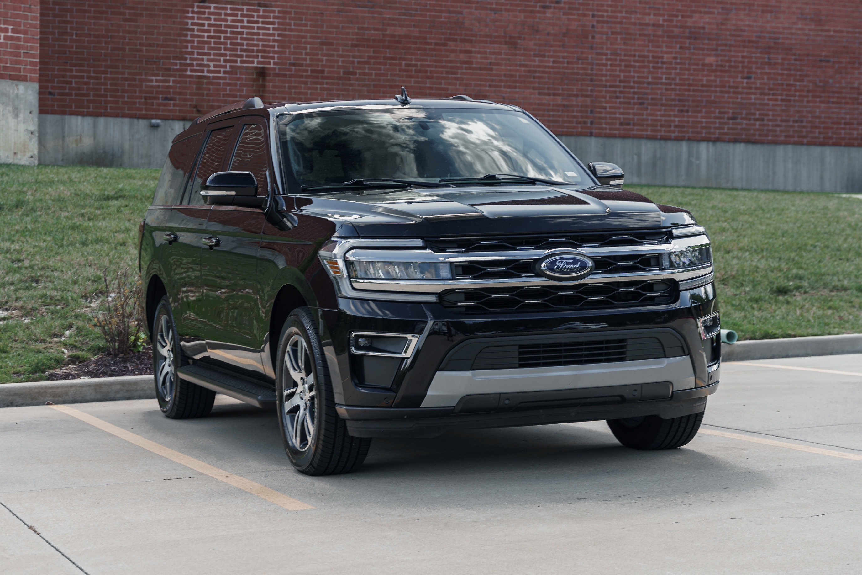 Used 2024 Ford Expedition Limited image 2