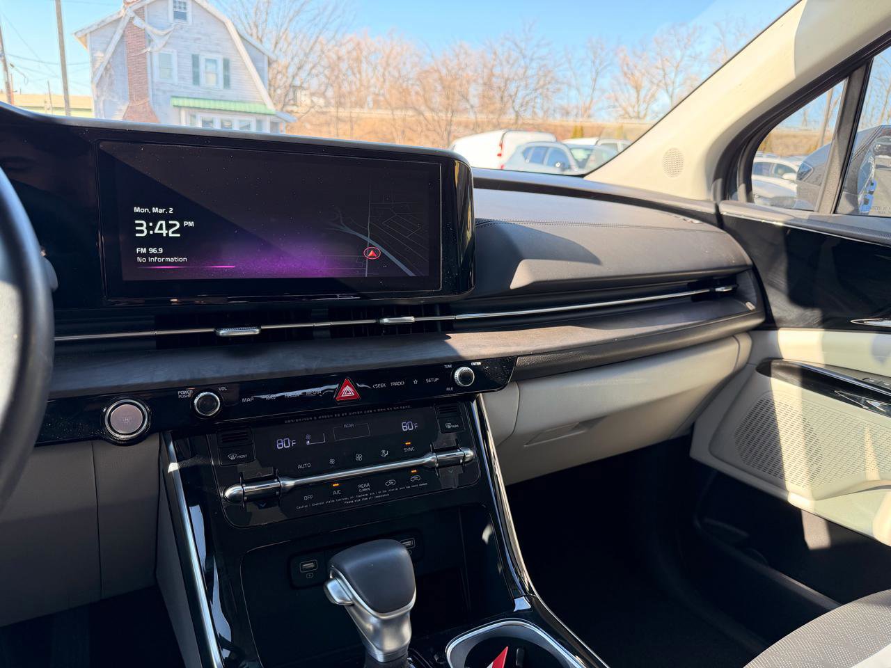 Used 2024 Kia Carnival EX image 38