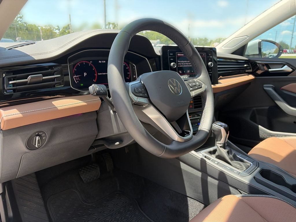 Used 2025 Volkswagen Jetta SEL FWD image 17