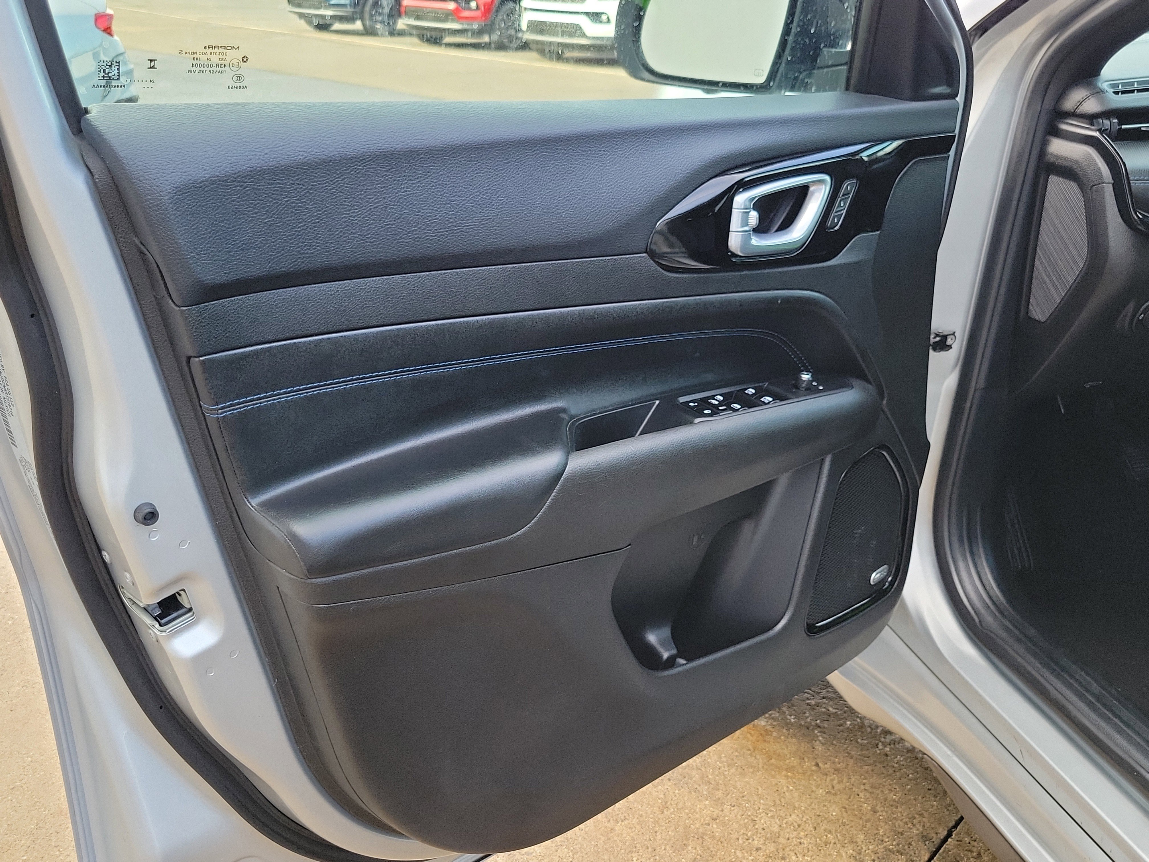 Used 2025 Jeep Compass Limited w/ Driver Assist Group I image 6