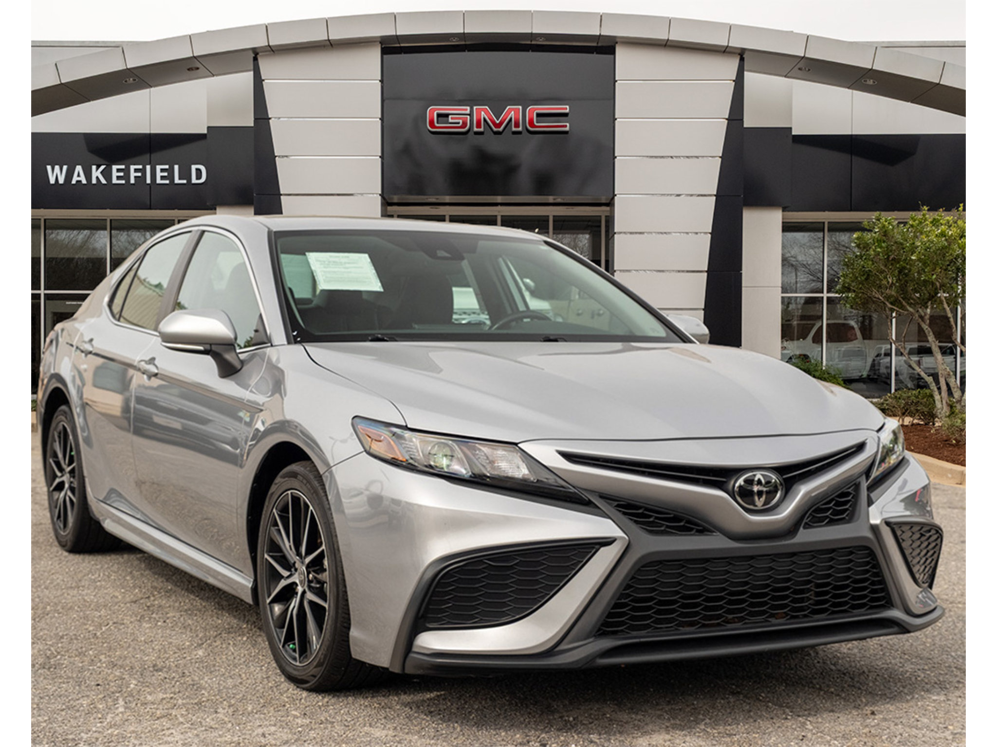 Used 2024 Toyota Camry SE FWD image 1