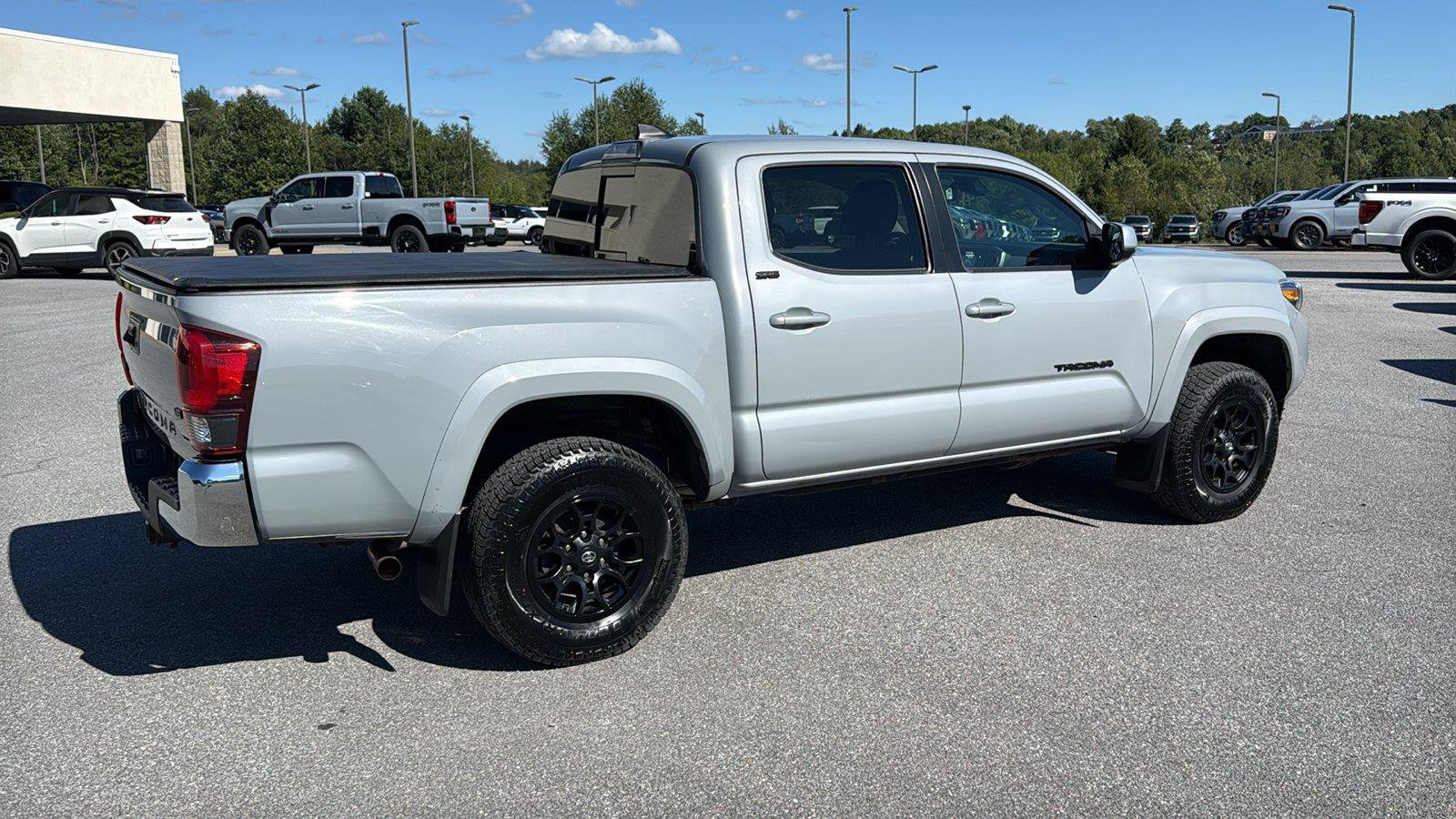 Used 2019 Toyota Tacoma SR5 AWD/4WD image 3