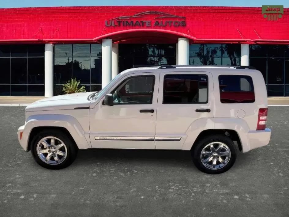 Used 2010 Jeep Liberty Limited w/ Tire & Wheel Group AWD/4WD image 7